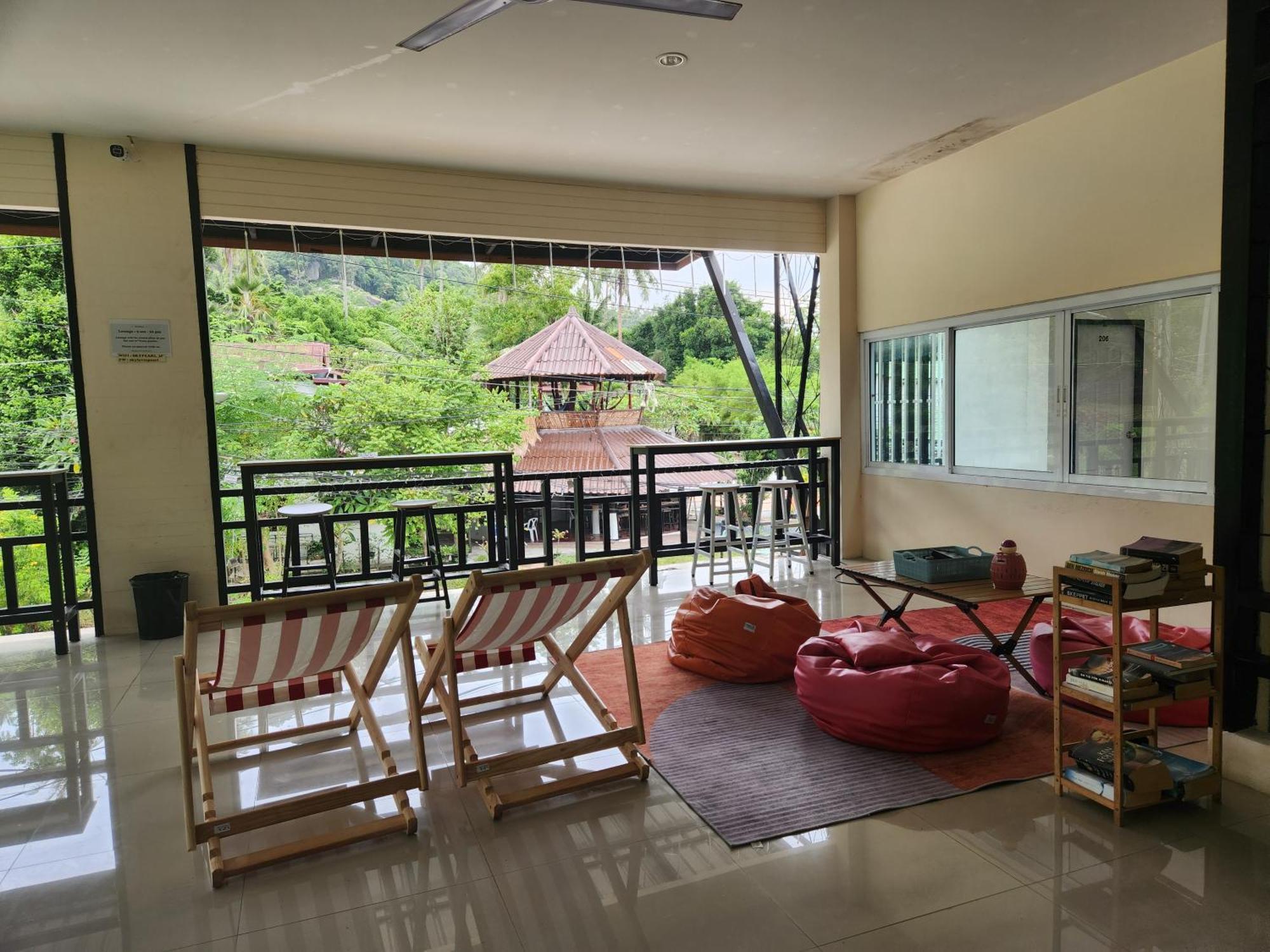 Skypearl Guesthouse & Pub Ko Tao Esterno foto